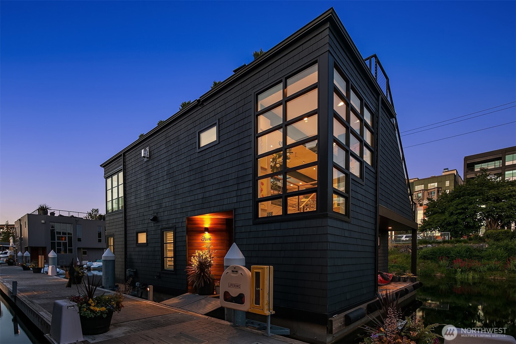 Seattle, Washington, 98102, United States, 3 Bedrooms Bedrooms, ,2 BathroomsBathrooms,Residential,For Sale,1807048