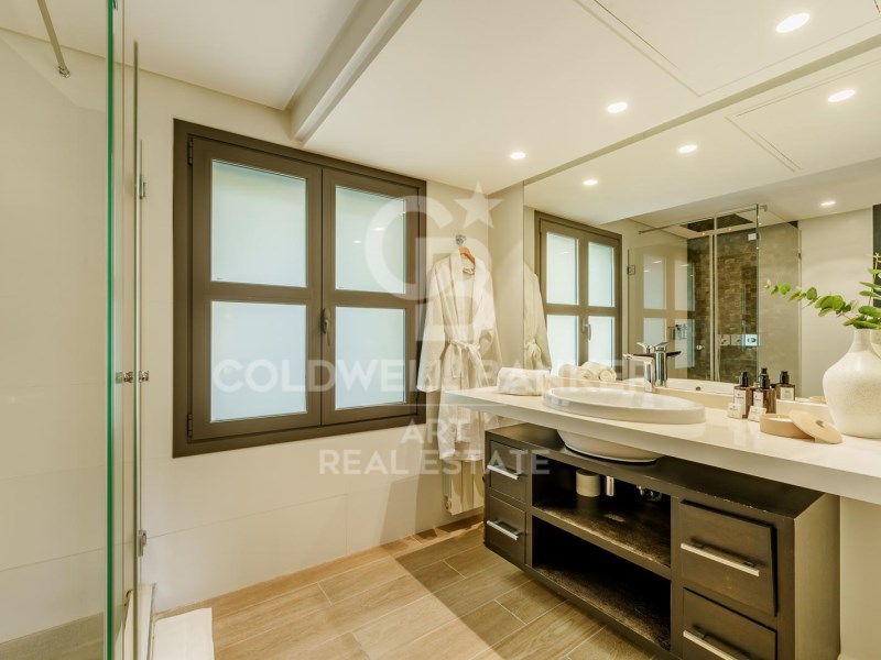 Marbella, Andalusia, ES, 5 Bedrooms Bedrooms, ,5 BathroomsBathrooms,Residential,For Sale,1767301