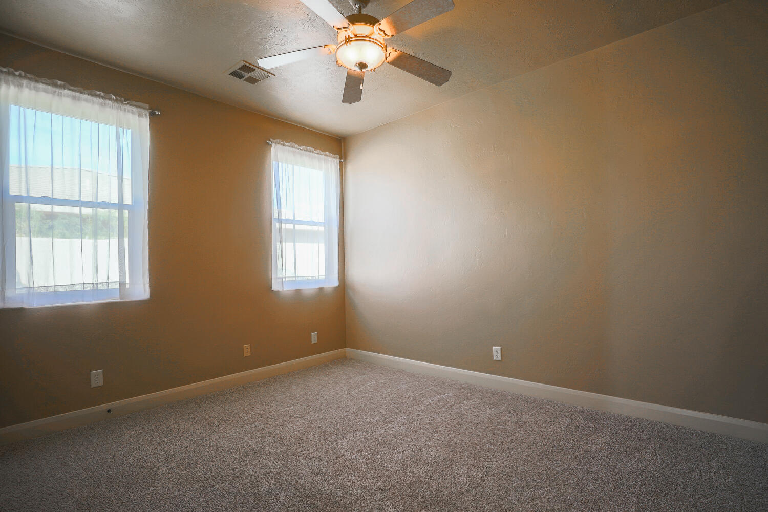 Hurricane, Utah, 84737, United States, 4 Bedrooms Bedrooms, ,Residential,For Sale,1986322