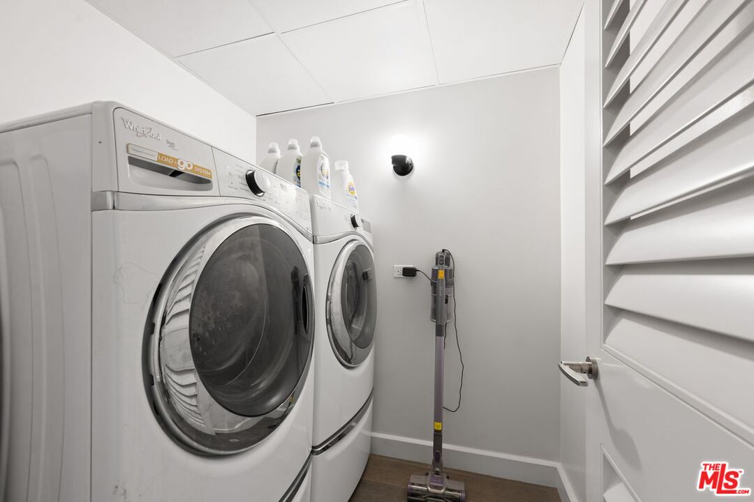 Santa Monica, California, 90402, United States, 2 Bedrooms Bedrooms, ,2 BathroomsBathrooms,Residential,For Sale,1901318