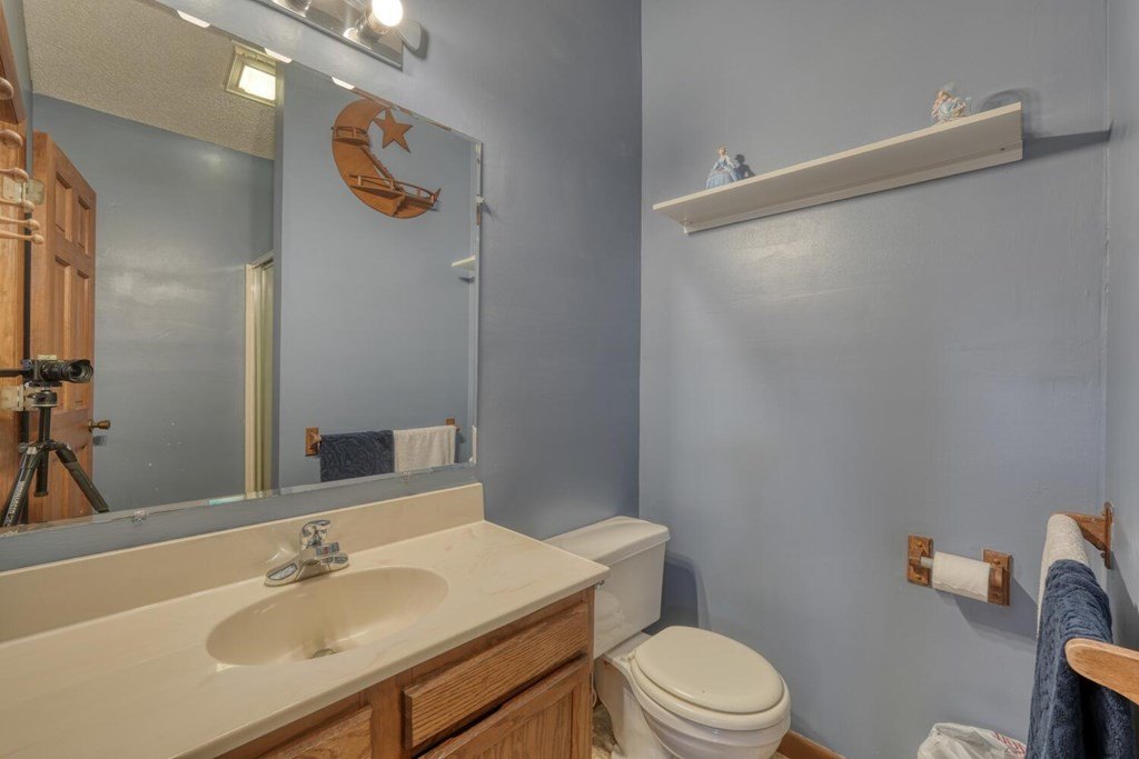 Hayesville, North Carolina, 28904, United States, 3 Bedrooms Bedrooms, ,4 BathroomsBathrooms,Residential,For Sale,1758410