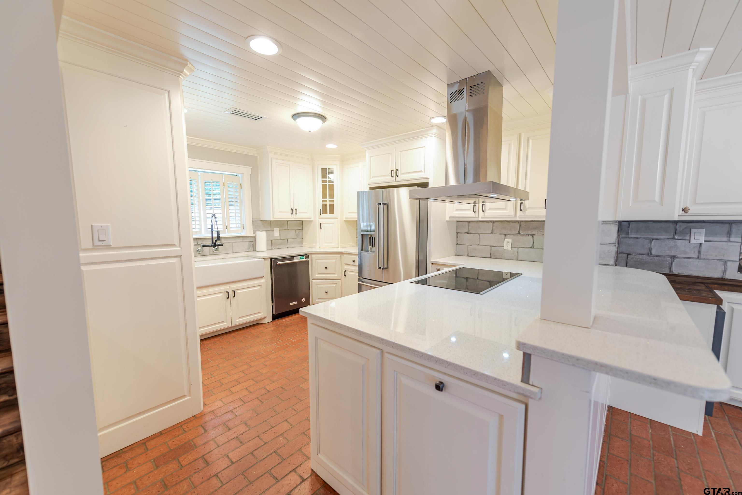 Mount Pleasant, Texas, 75455, United States, 5 Bedrooms Bedrooms, ,4 BathroomsBathrooms,Residential,For Sale,2010785