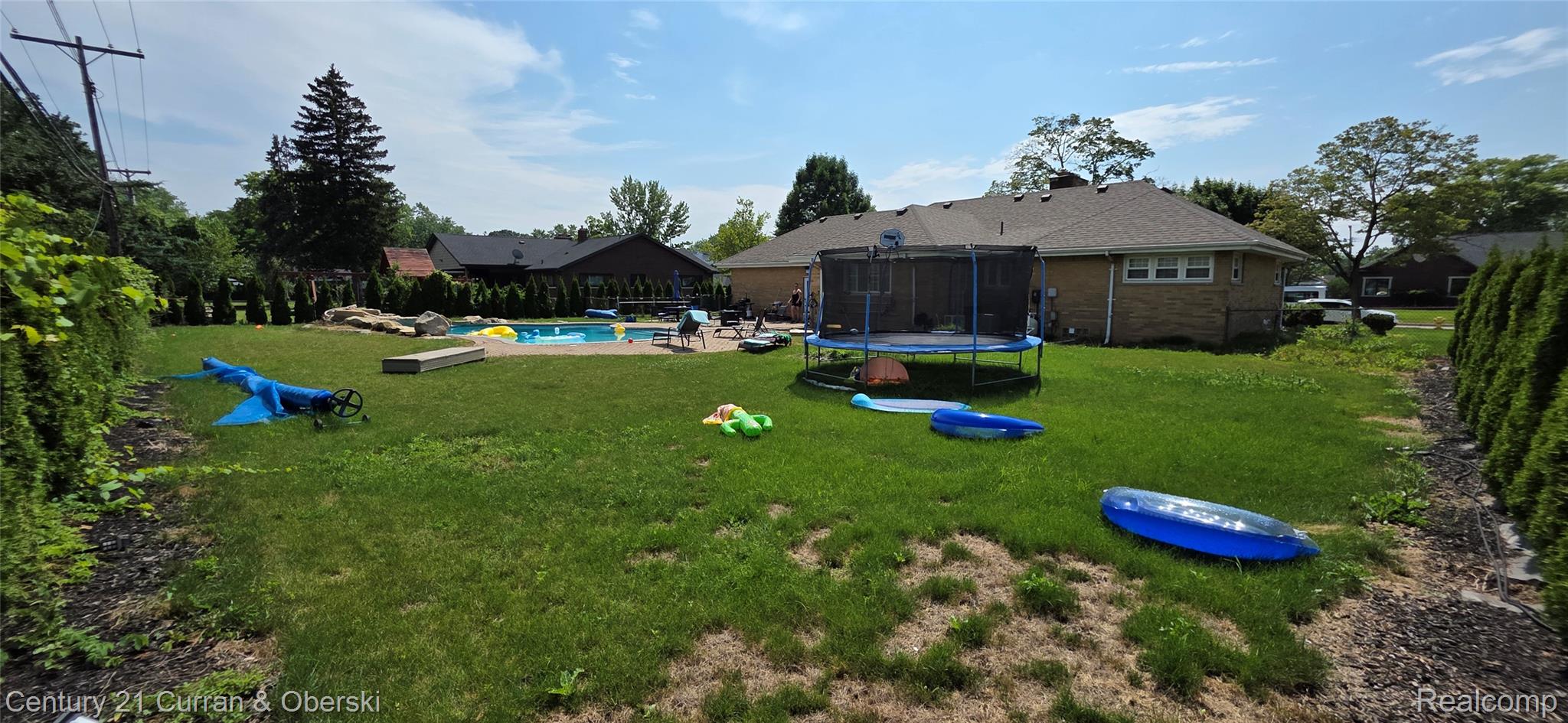 Dearborn, Michigan, 48124, United States, 3 Bedrooms Bedrooms, ,3 BathroomsBathrooms,Residential,For Sale,1914328