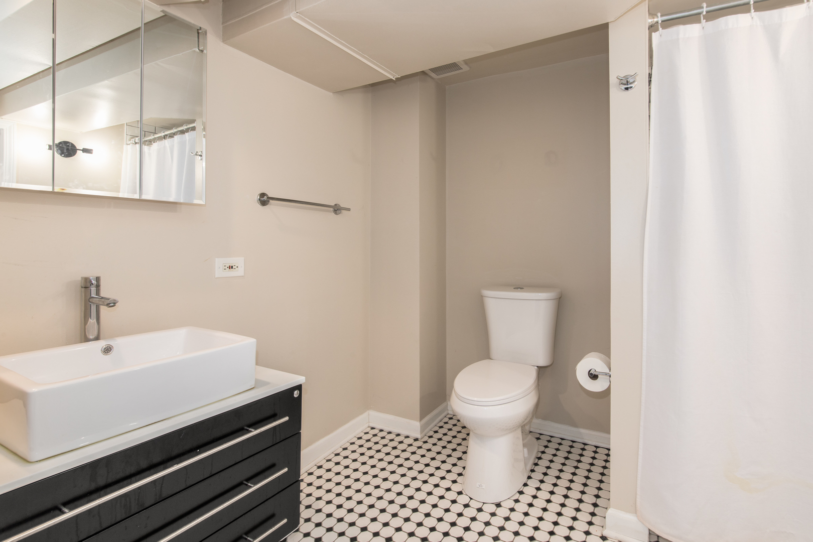 Chicago, Illinois, 60707, United States, 4 Bedrooms Bedrooms, ,2 BathroomsBathrooms,Residential,For Sale,1939861