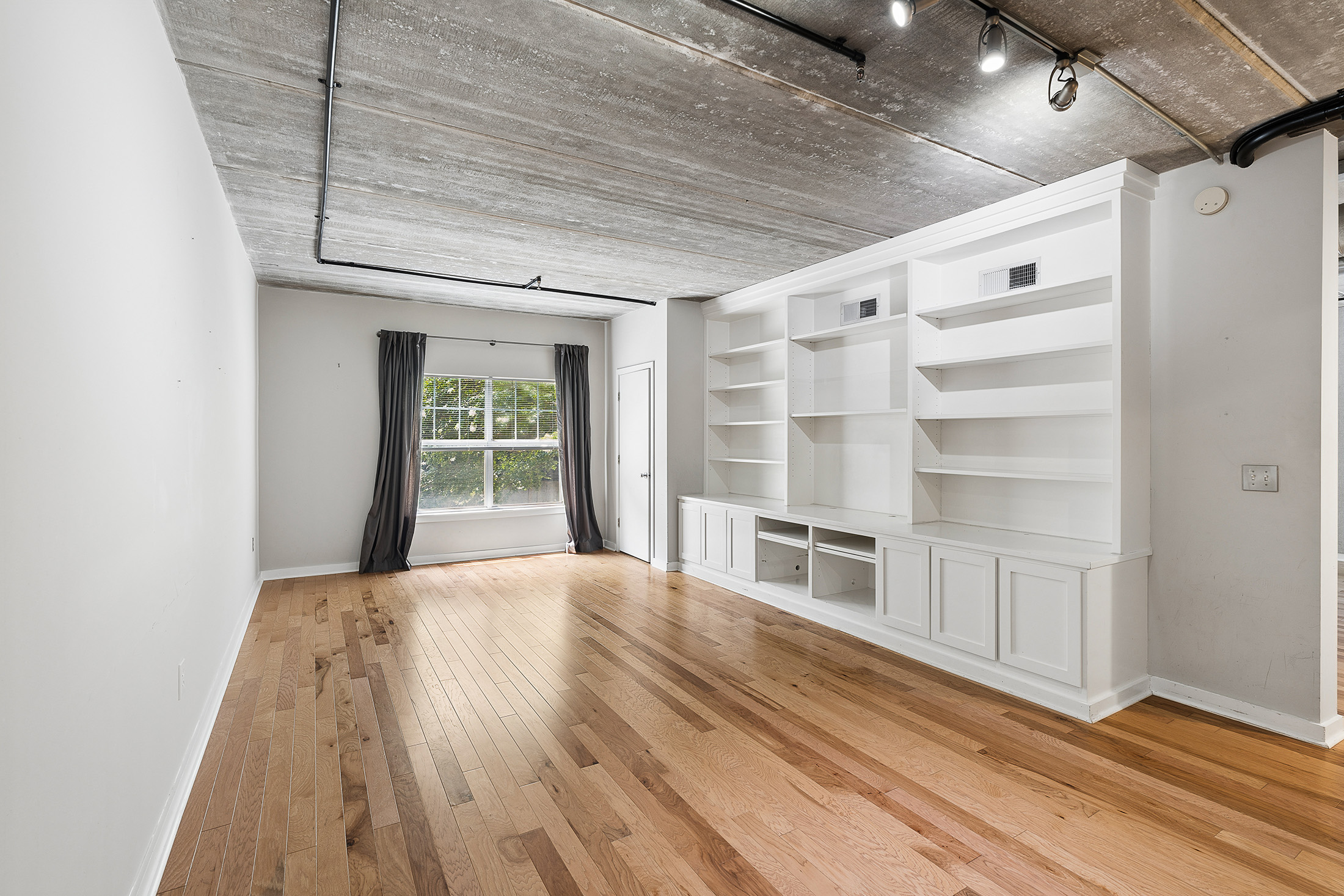  Spacious Heart-of-Midtown Condo - 物件實景