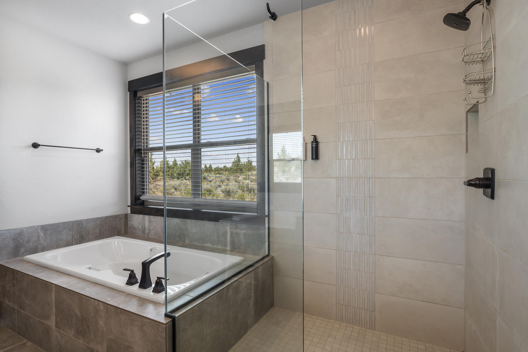 Powell Butte, Oregon, 97753, United States, 4 Bedrooms Bedrooms, ,3 BathroomsBathrooms,Residential,For Sale,1827363