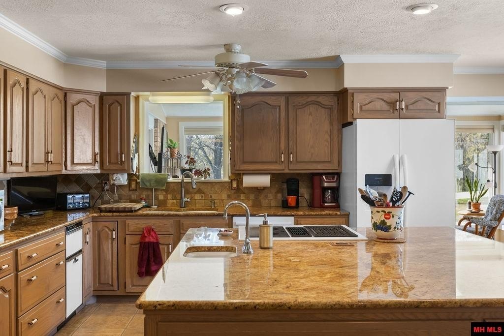 Mountain Home, Arkansas, 72653, United States, 3 Bedrooms Bedrooms, ,4 BathroomsBathrooms,Residential,For Sale,2036578