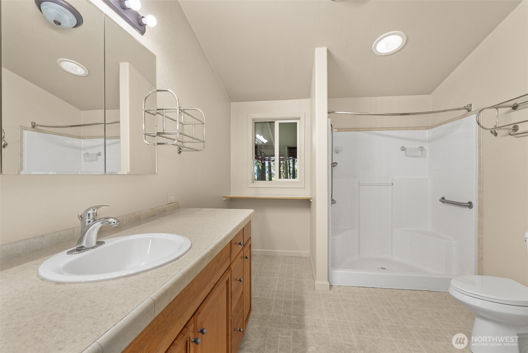 Chehalis, Washington, 98532, United States, 2 Bedrooms Bedrooms, ,1 BathroomBathrooms,Residential,For Sale,2002631