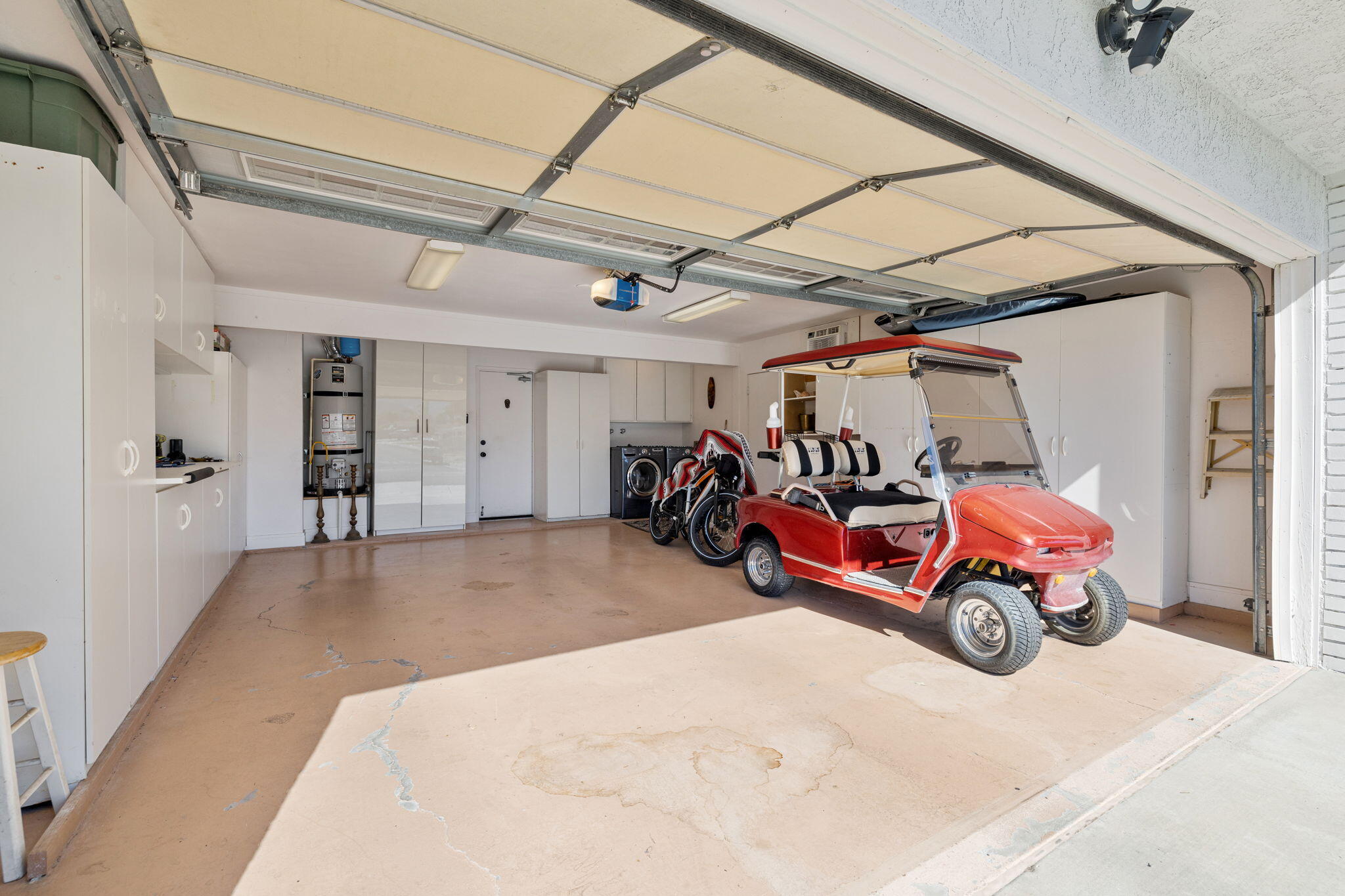 Palm Desert, California, 92260, United States, 3 Bedrooms Bedrooms, ,2 BathroomsBathrooms,Residential,For Sale,1989657