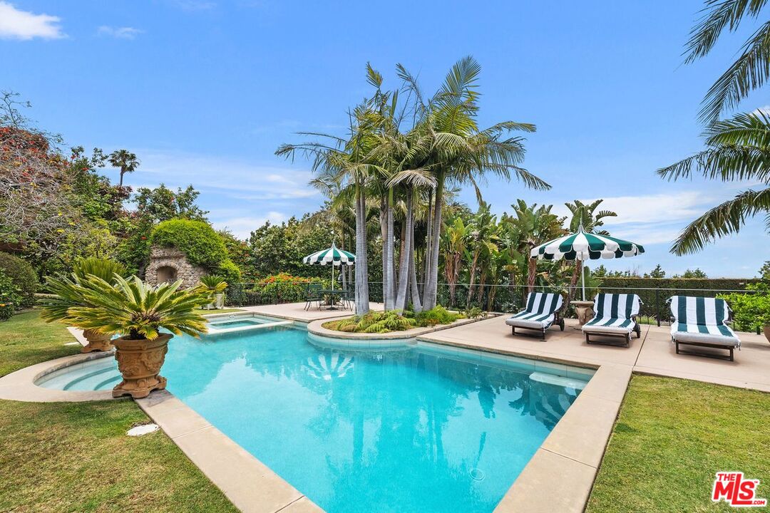 Malibu, California, 90265, United States, 8 Bedrooms Bedrooms, ,9 BathroomsBathrooms,Residential,For Sale,1989186