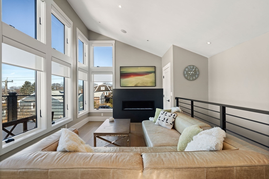 Nahant, Massachusetts, 01908, United States, 2 Bedrooms Bedrooms, ,2 BathroomsBathrooms,Residential,For Sale,1906833
