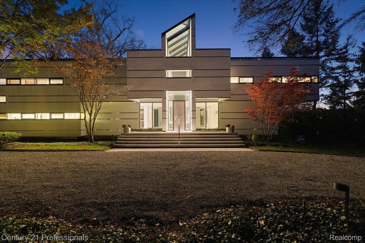 BloomfieldHills, Michigan, 48301, United States, 4 Bedrooms Bedrooms, ,5 BathroomsBathrooms,Residential,For Sale,1996516