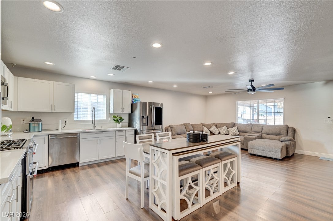 Las Vegas, Nevada, 89122, United States, 5 Bedrooms Bedrooms, ,4 BathroomsBathrooms,Residential,For Sale,2008777