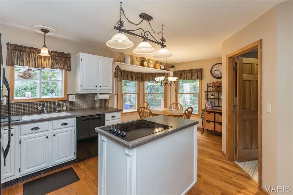 Eureka, Missouri, 63025, United States, 4 Bedrooms Bedrooms, ,4 BathroomsBathrooms,Residential,For Sale,1941693
