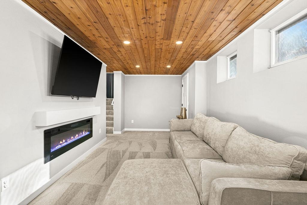 Duluth, Minnesota, 55803, United States, 4 Bedrooms Bedrooms, ,1 BathroomBathrooms,Residential,For Sale,1987307