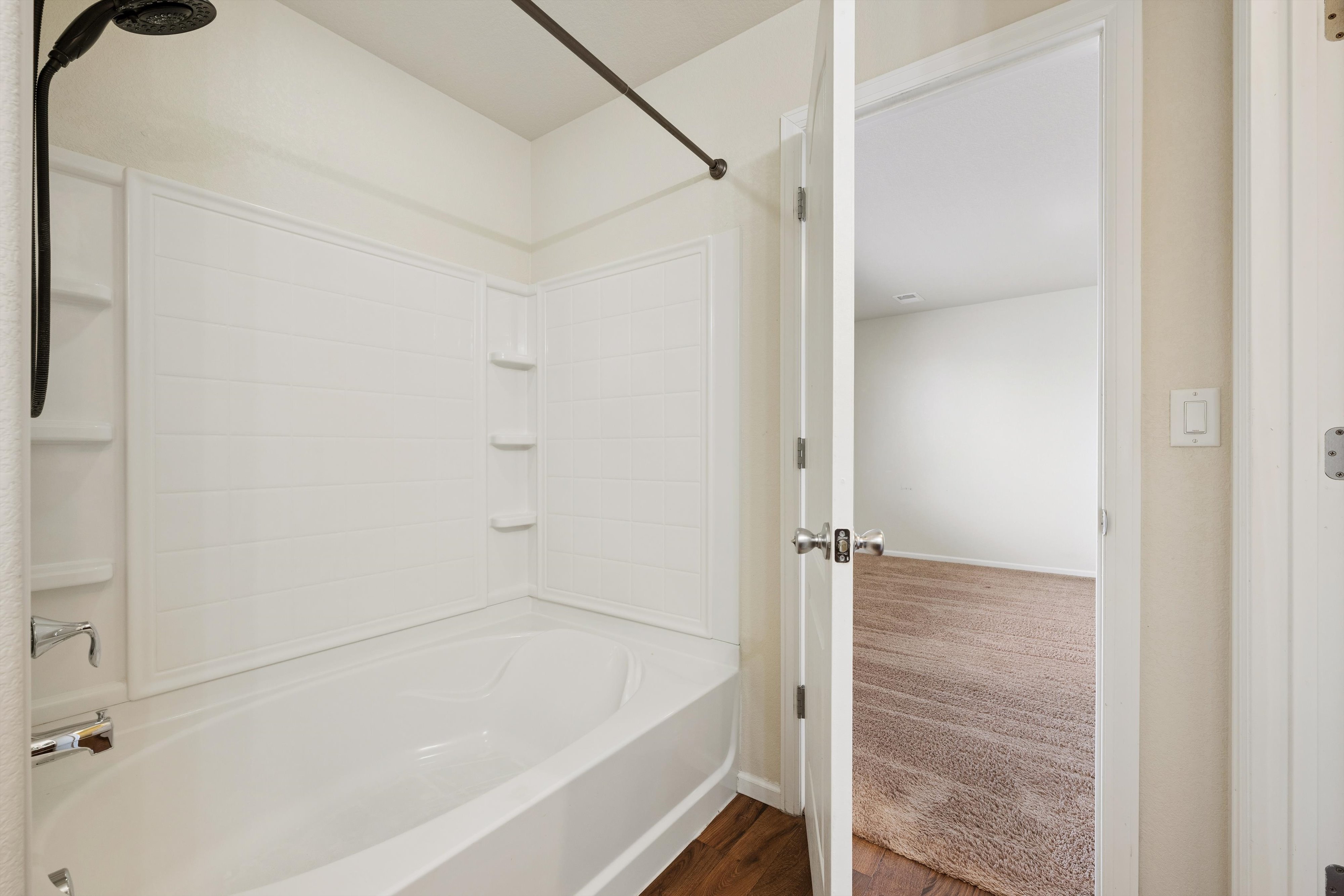  Spacious Four-Bedroom, Three-Bathroom Home - 物件實景