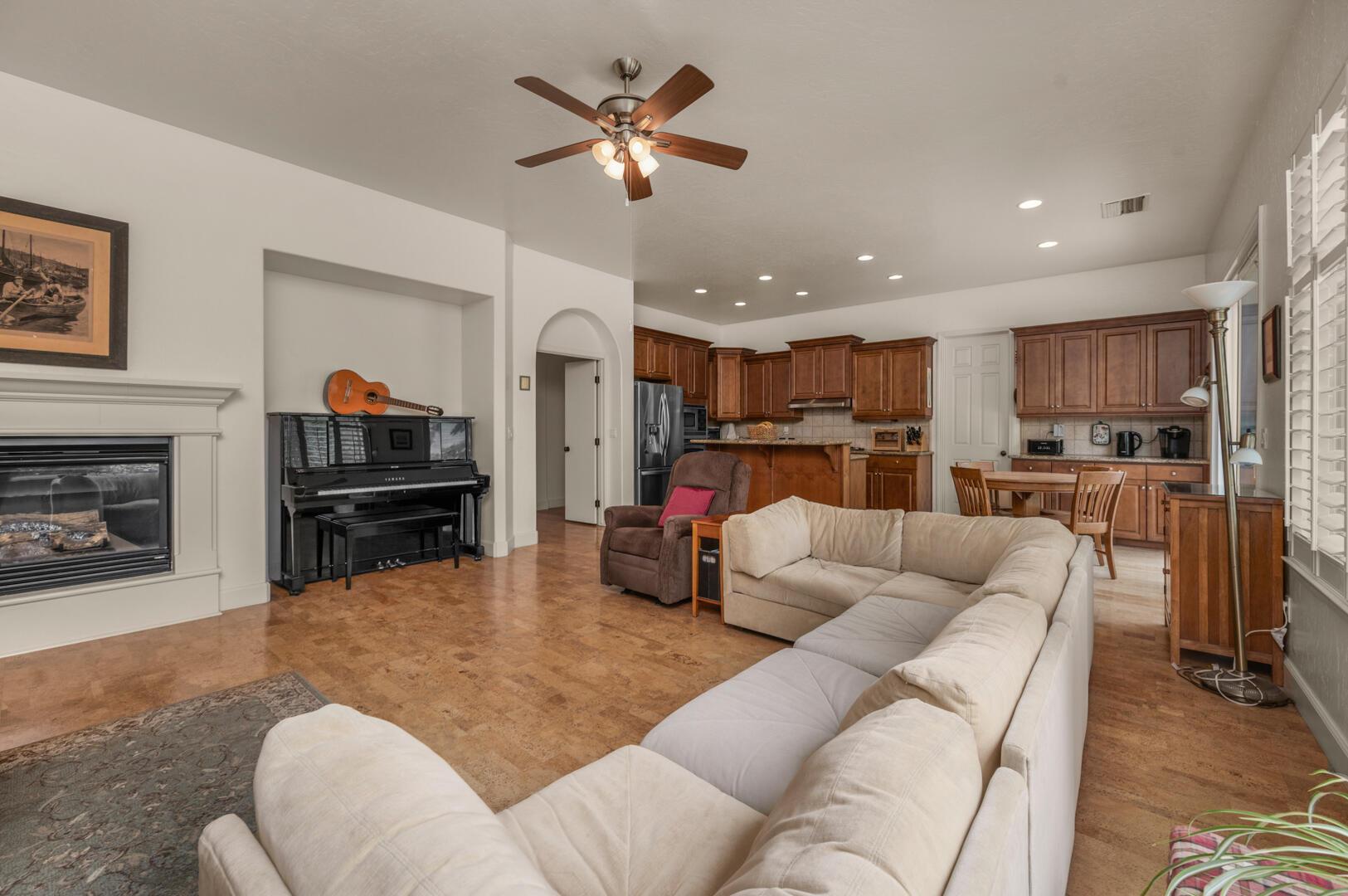 Visalia, California, 93291, United States, 4 Bedrooms Bedrooms, ,3 BathroomsBathrooms,Residential,For Sale,2009986