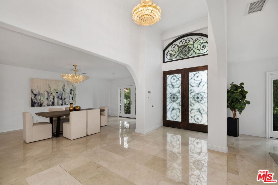 Los Angeles, California, 90048, United States, 4 Bedrooms Bedrooms, ,4 BathroomsBathrooms,Residential,For Sale,1912253