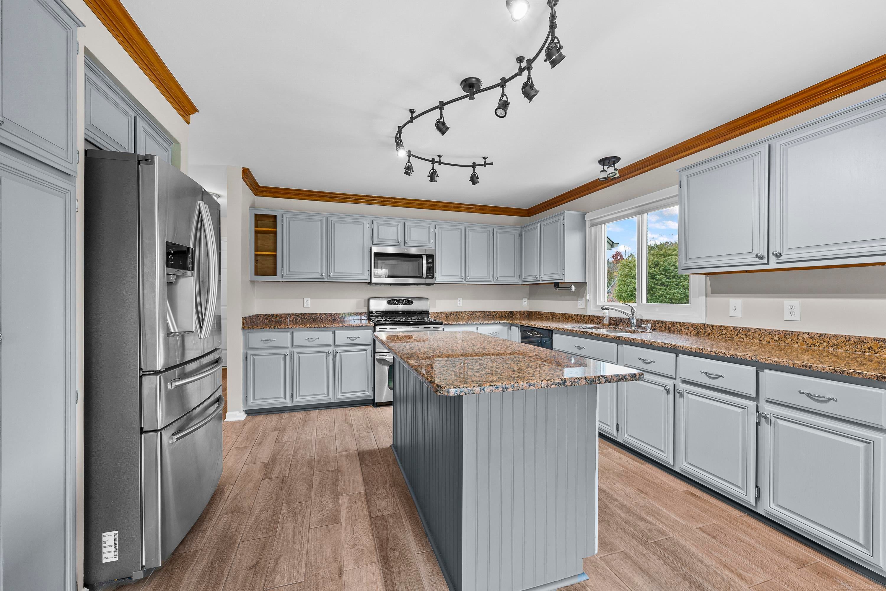 Shelby Twp, Michigan, 48315, United States, 4 Bedrooms Bedrooms, ,4 BathroomsBathrooms,Residential,For Sale,1987428