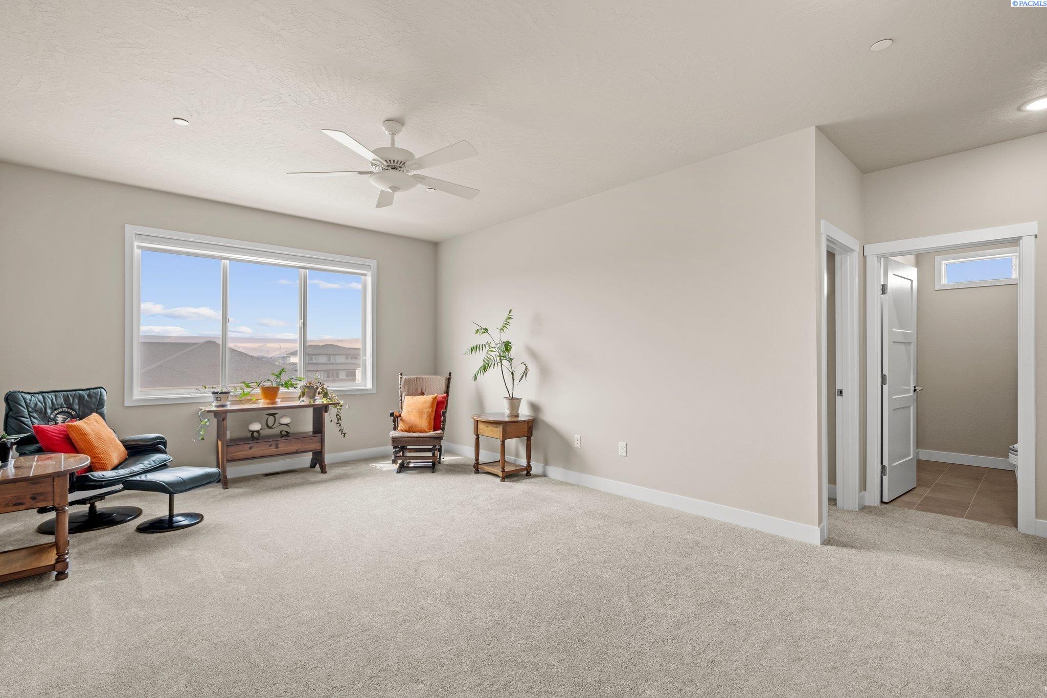 Richland, Washington, 99352, United States, 4 Bedrooms Bedrooms, ,3 BathroomsBathrooms,Residential,For Sale,1766323