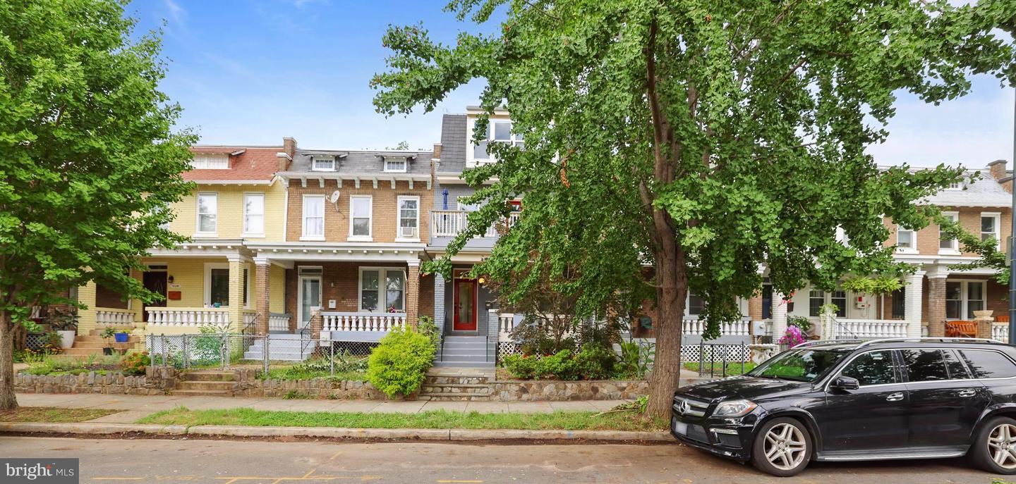 Washington, District of Columbia, 20003, United States, 2 Bedrooms Bedrooms, ,2 BathroomsBathrooms,Residential,For Sale,1896371