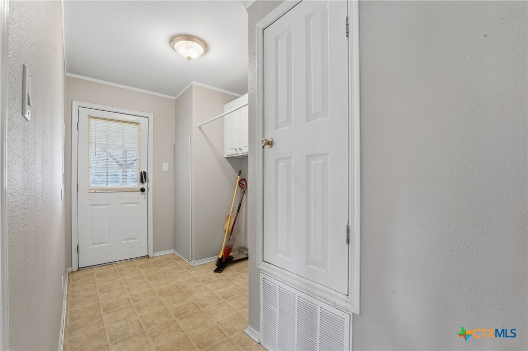 Seguin, Texas, 78155, United States, 5 Bedrooms Bedrooms, ,3 BathroomsBathrooms,Residential,For Sale,2049422