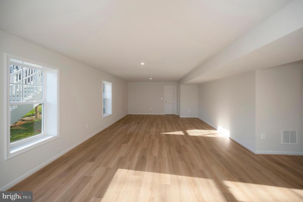 Fredericksburg, Virginia, 22406, United States, 4 Bedrooms Bedrooms, ,5 BathroomsBathrooms,Residential,For Sale,2002501