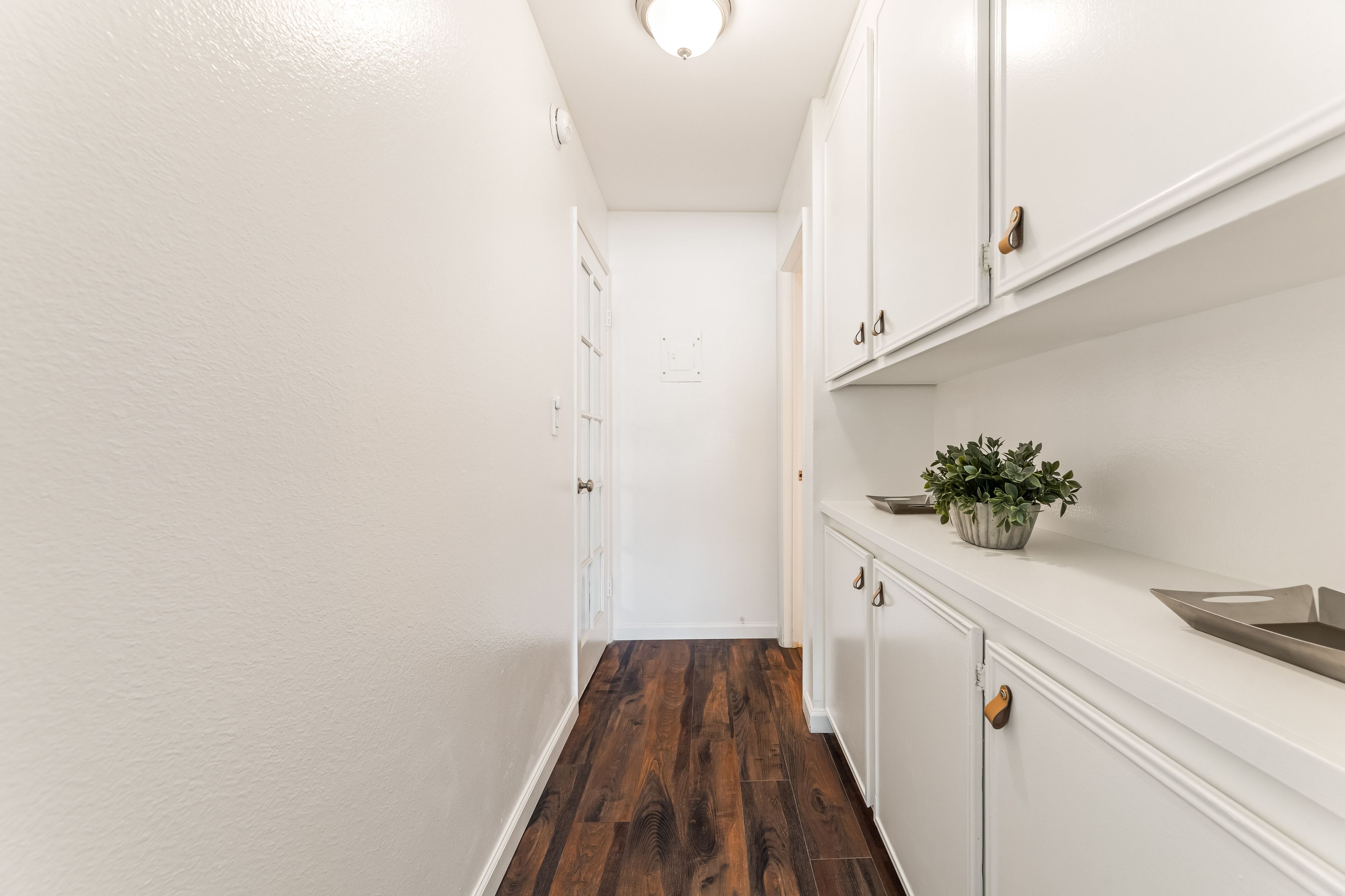  2320 S Bentley Ave - 物件實景