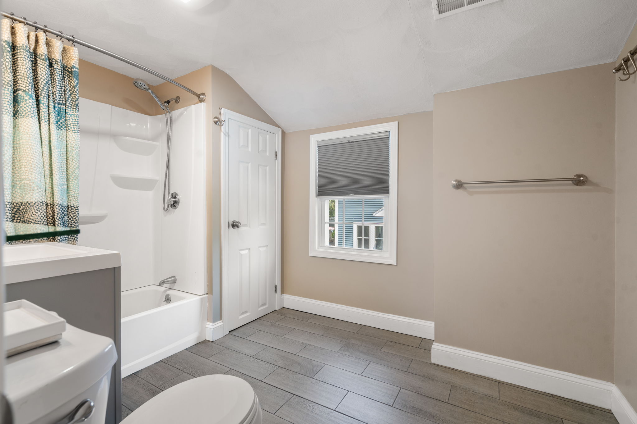  46 Macarthur Road, Stoneham, MA, 02180 - 物件實景