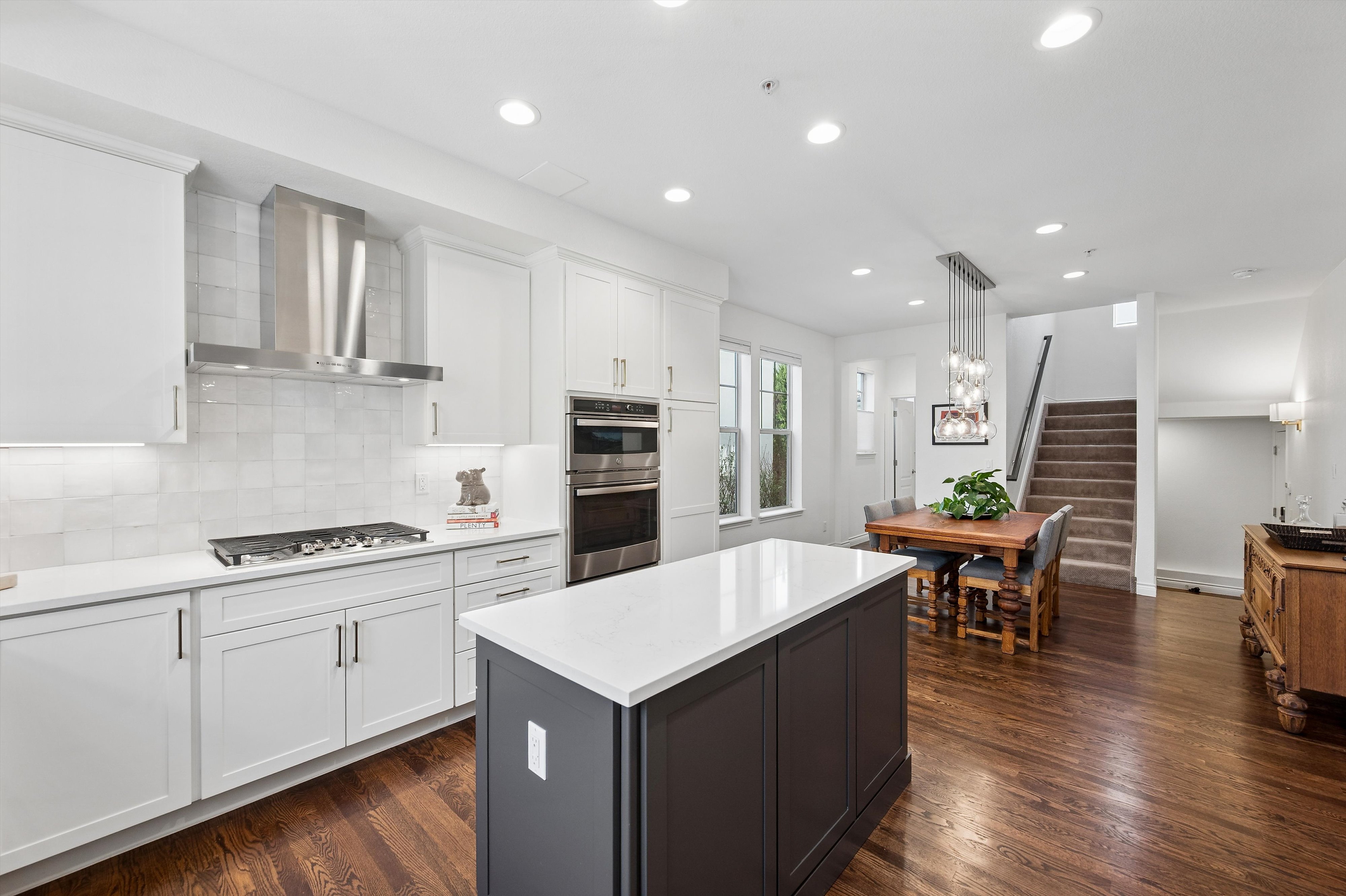  Thoughtfully Updated and Ideally Located in Central Park Neighborhood - 物件實景
