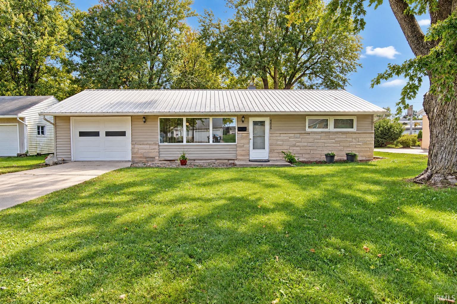Maywood Cir, Fort Wayne, IN 46819