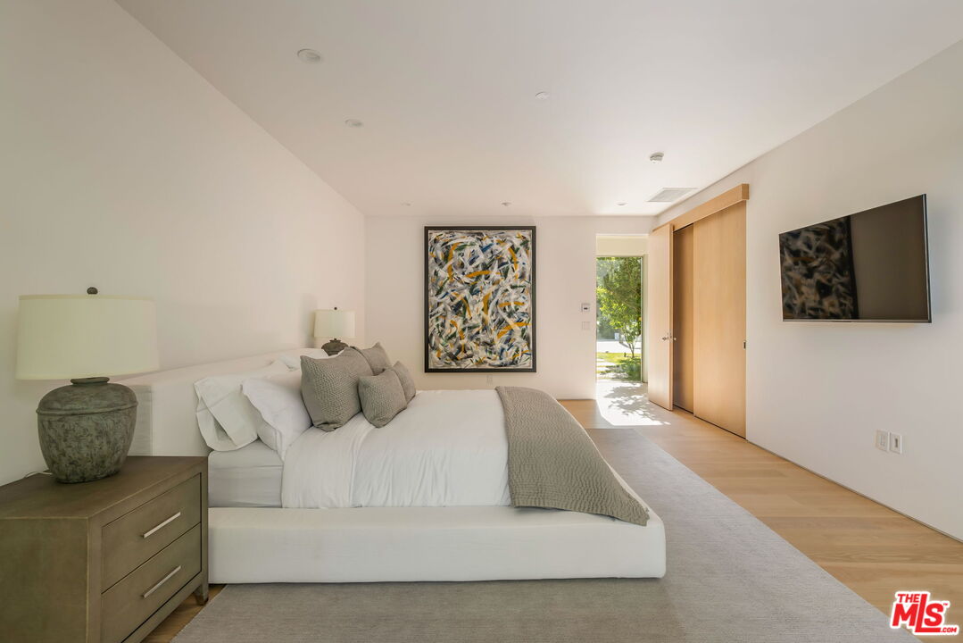 Los Angeles, California, 90049, United States, 5 Bedrooms Bedrooms, ,6 BathroomsBathrooms,Residential,For Sale,1950384