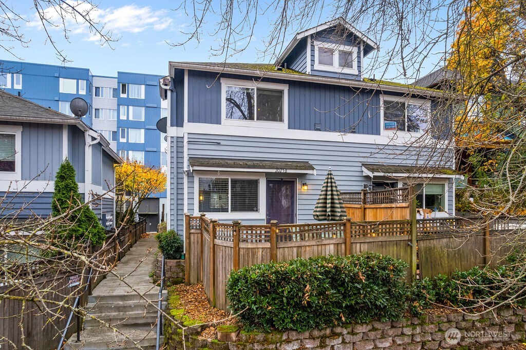 Seattle, Washington, 98144, United States, 2 Bedrooms Bedrooms, ,2 BathroomsBathrooms,Residential,For Sale,1987388