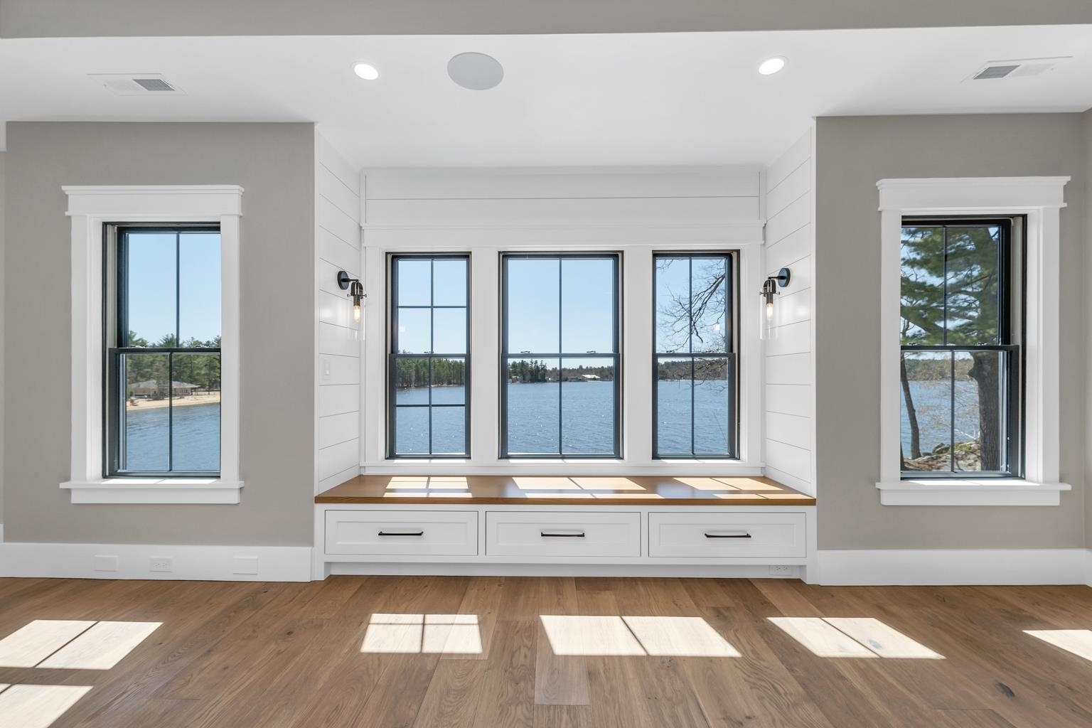Gilford, New Hampshire, 03249, United States, 5 Bedrooms Bedrooms, ,6 BathroomsBathrooms,Residential,For Sale,1794777