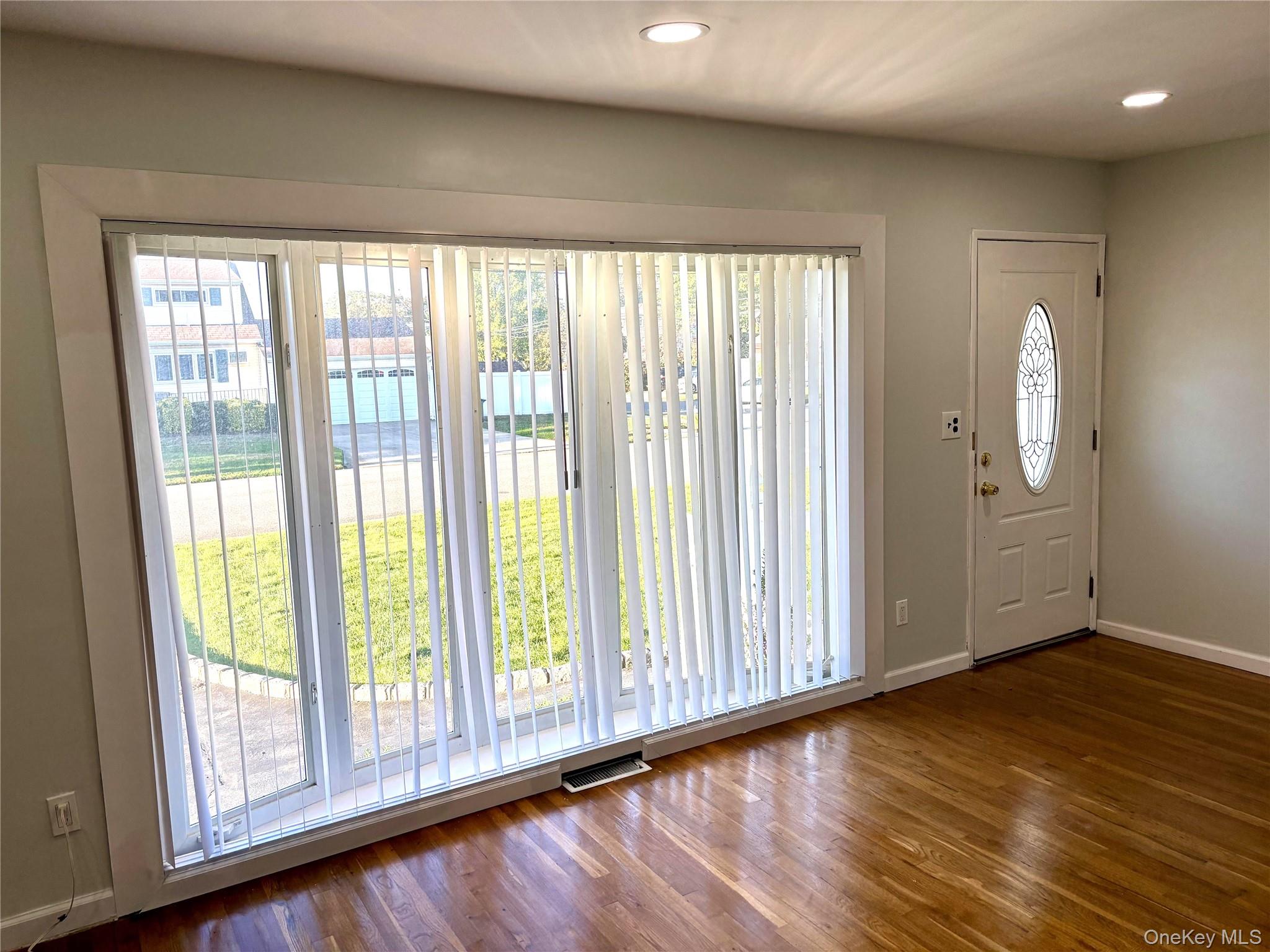 West Babylon, New York, 11704, United States, 3 Bedrooms Bedrooms, ,2 BathroomsBathrooms,Residential,For Sale,1988750