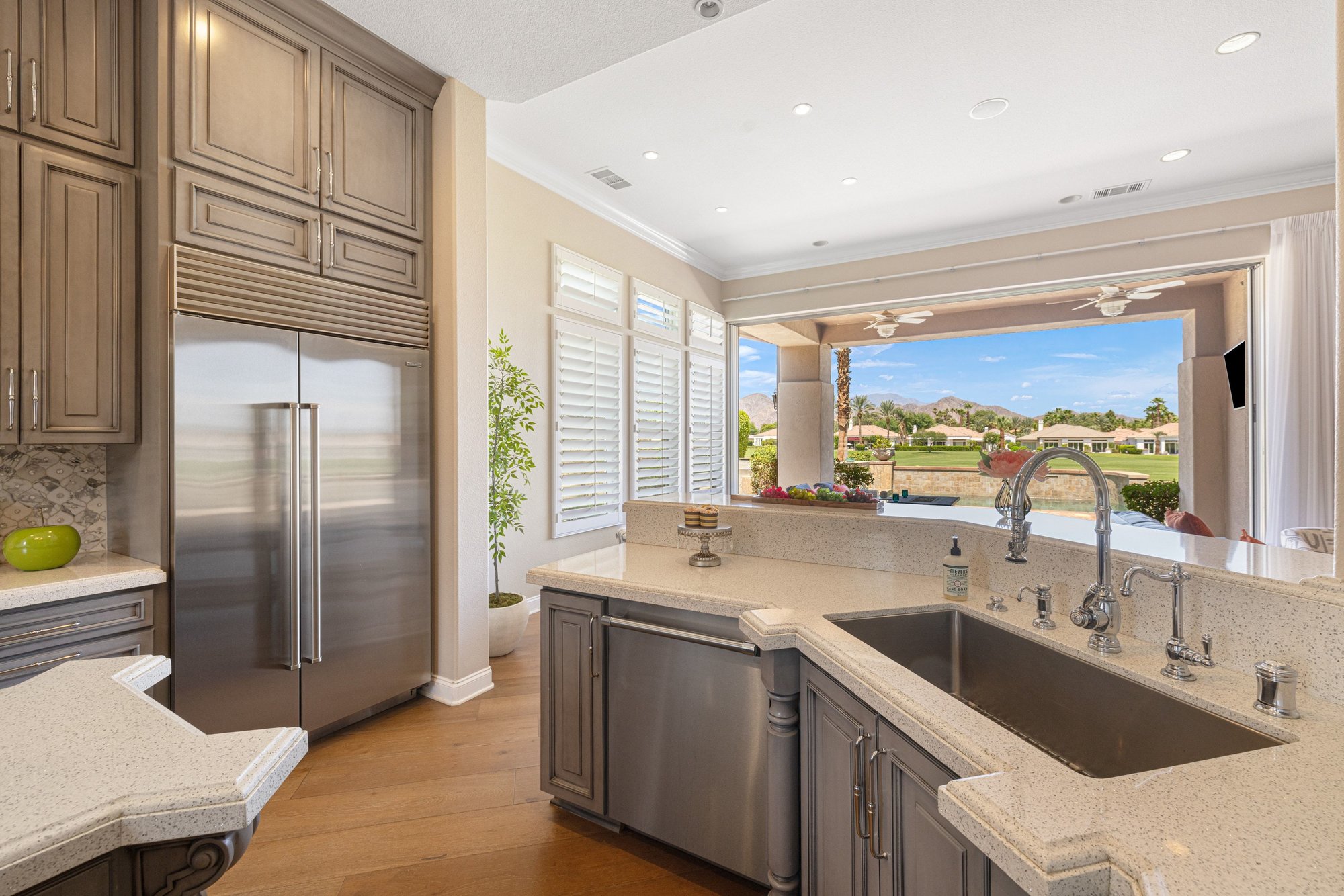  Golf Course Living With Designer Touches - 物件實景