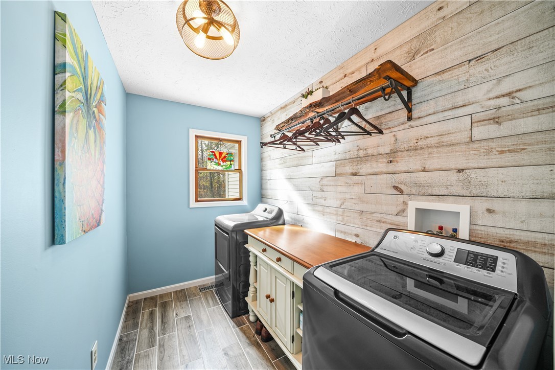 Aurora, Ohio, 44202, United States, 4 Bedrooms Bedrooms, ,4 BathroomsBathrooms,Residential,For Sale,1987791