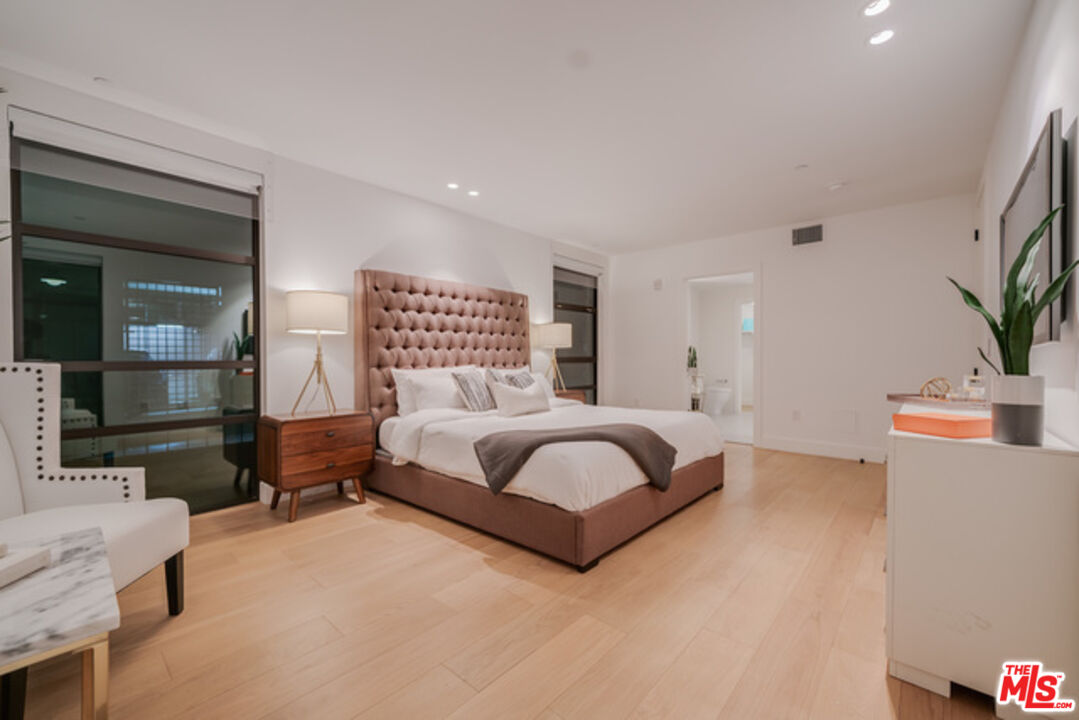 Los Angeles, California, 90024, United States, 2 Bedrooms Bedrooms, ,2 BathroomsBathrooms,Residential,For Sale,1940220