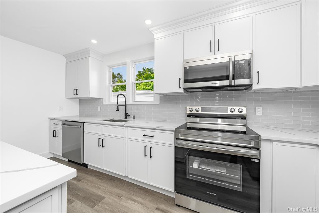 West Babylon, New York, 1704, United States, 3 Bedrooms Bedrooms, ,2 BathroomsBathrooms,Residential,For Sale,1950805