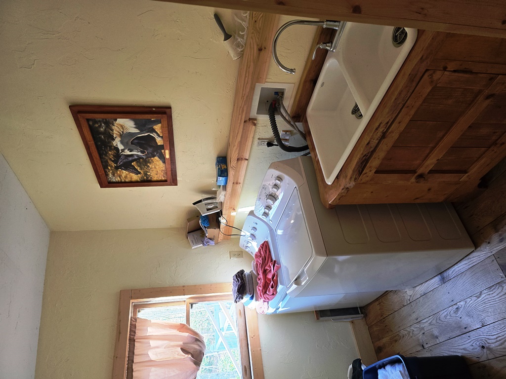 Lansing, North Carolina, 28643, United States, 1 Bedroom Bedrooms, ,1 BathroomBathrooms,Residential,For Sale,1974304