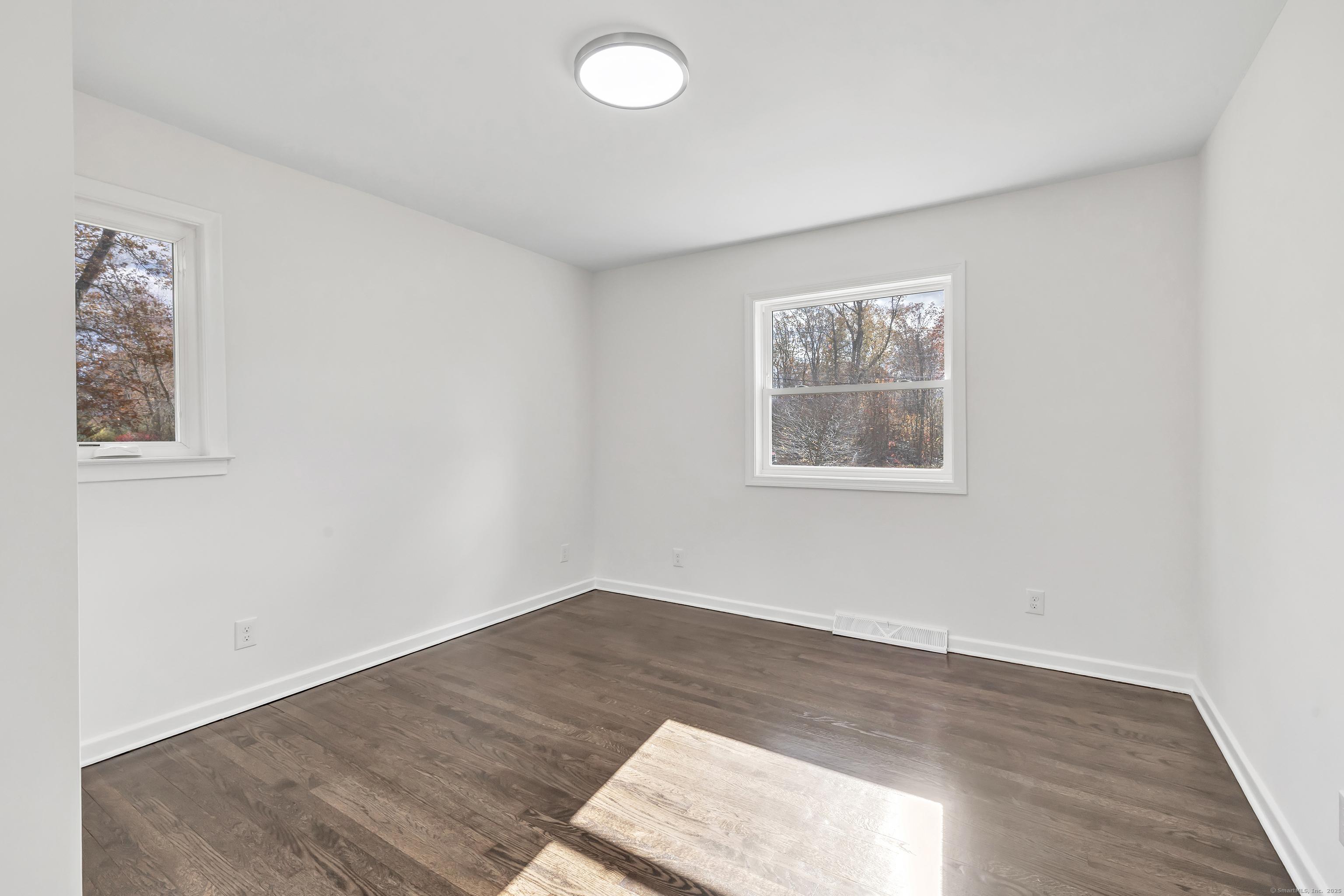 Hamden, Connecticut, 06518, United States, 3 Bedrooms Bedrooms, ,2 BathroomsBathrooms,Residential,For Sale,1987116