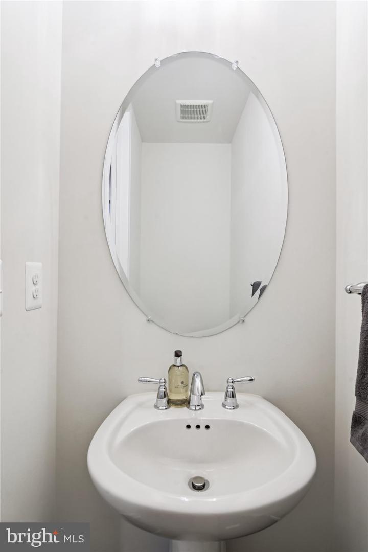 Frederick, Maryland, 21701, United States, 4 Bedrooms Bedrooms, ,4 BathroomsBathrooms,Residential,For Sale,1996927