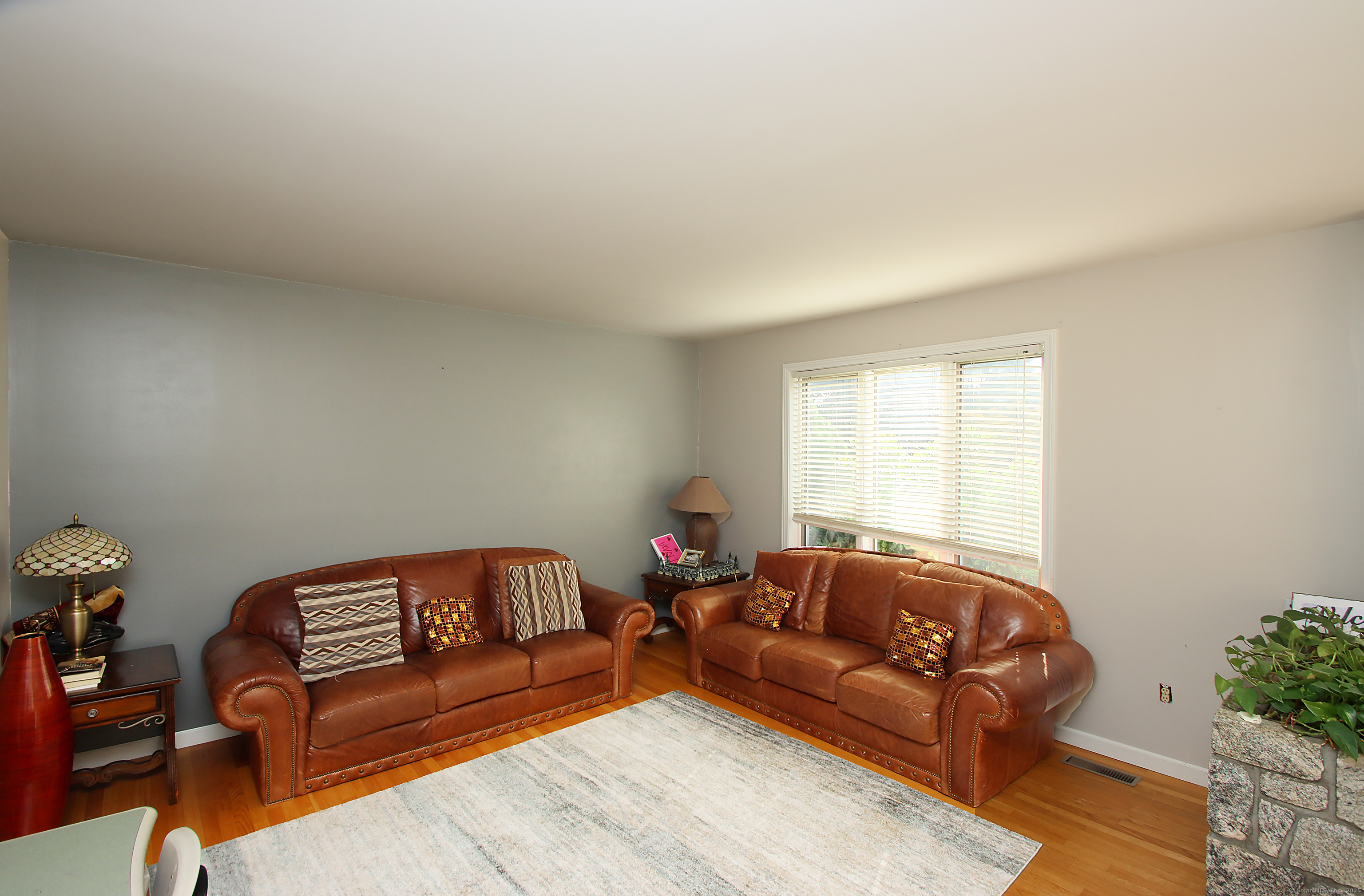 Danbury, Connecticut, 06811, United States, 4 Bedrooms Bedrooms, ,3 BathroomsBathrooms,Residential,For Sale,1947062