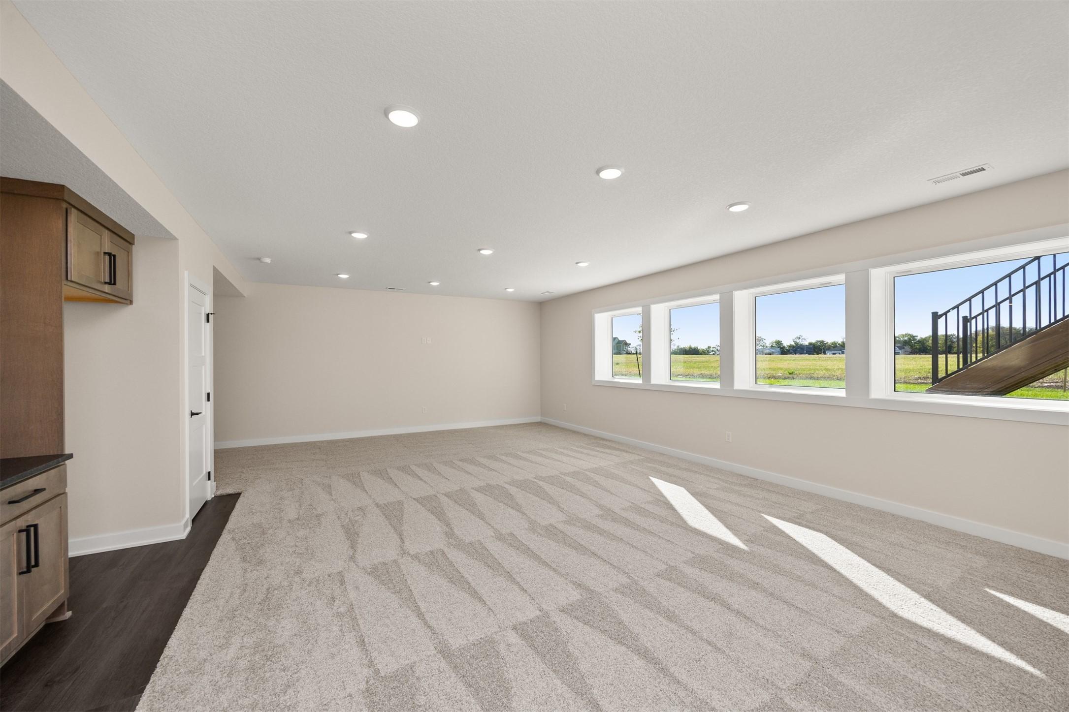 Urbandale, Iowa, 50323, United States, 4 Bedrooms Bedrooms, ,3 BathroomsBathrooms,Residential,For Sale,1975900