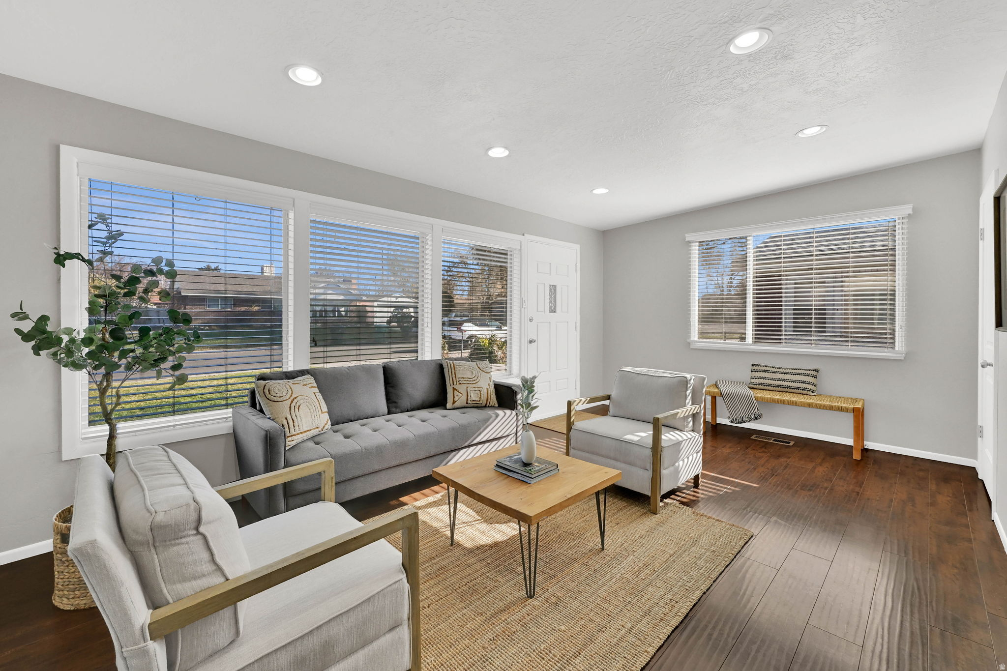 Murray, Utah, 84107, United States, 3 Bedrooms Bedrooms, ,2 BathroomsBathrooms,Residential,For Sale,1999018