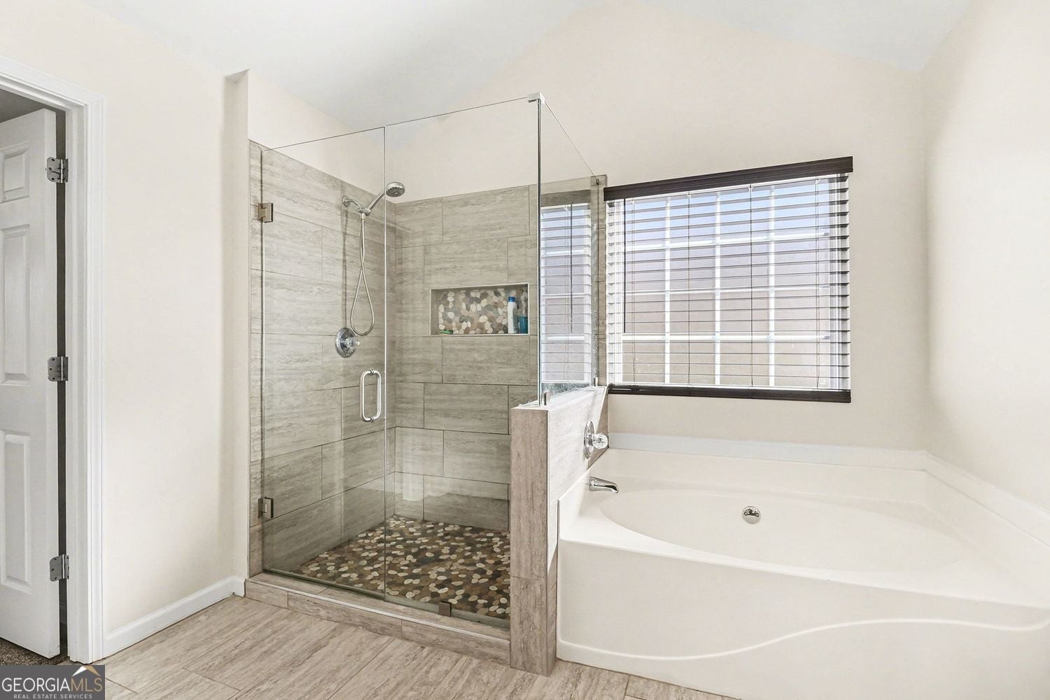 Cumming, Georgia, 30028, United States, 4 Bedrooms Bedrooms, ,4 BathroomsBathrooms,Residential,For Sale,2011406