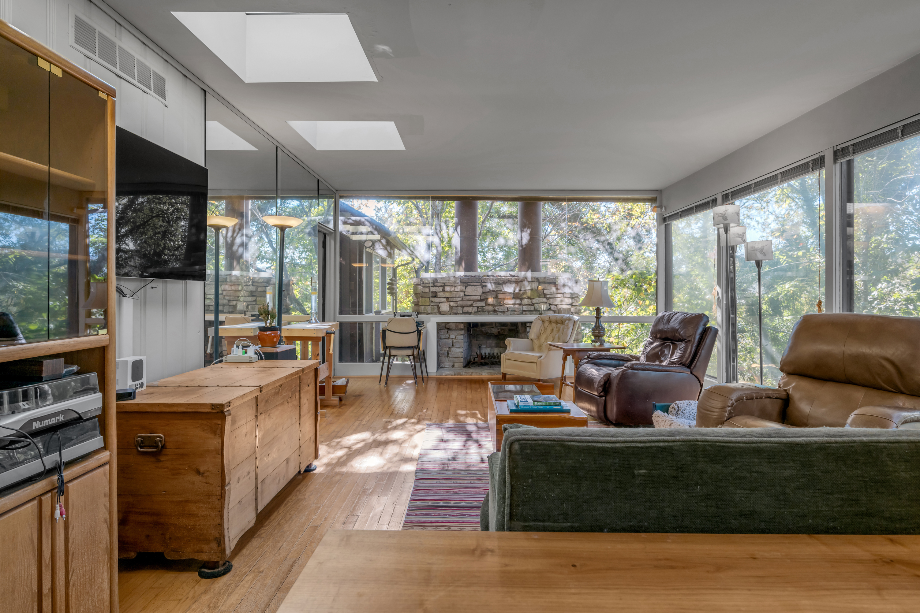  8641 Adams Lane - 物件實景