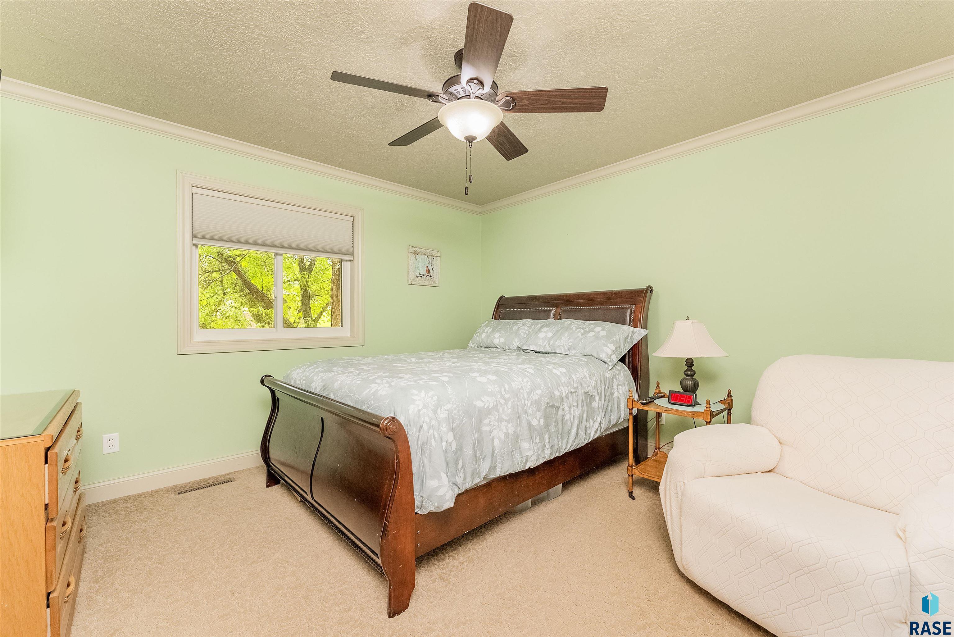 Sioux Falls, South Dakota, 57105, United States, 3 Bedrooms Bedrooms, ,2 BathroomsBathrooms,Residential,For Sale,1926722