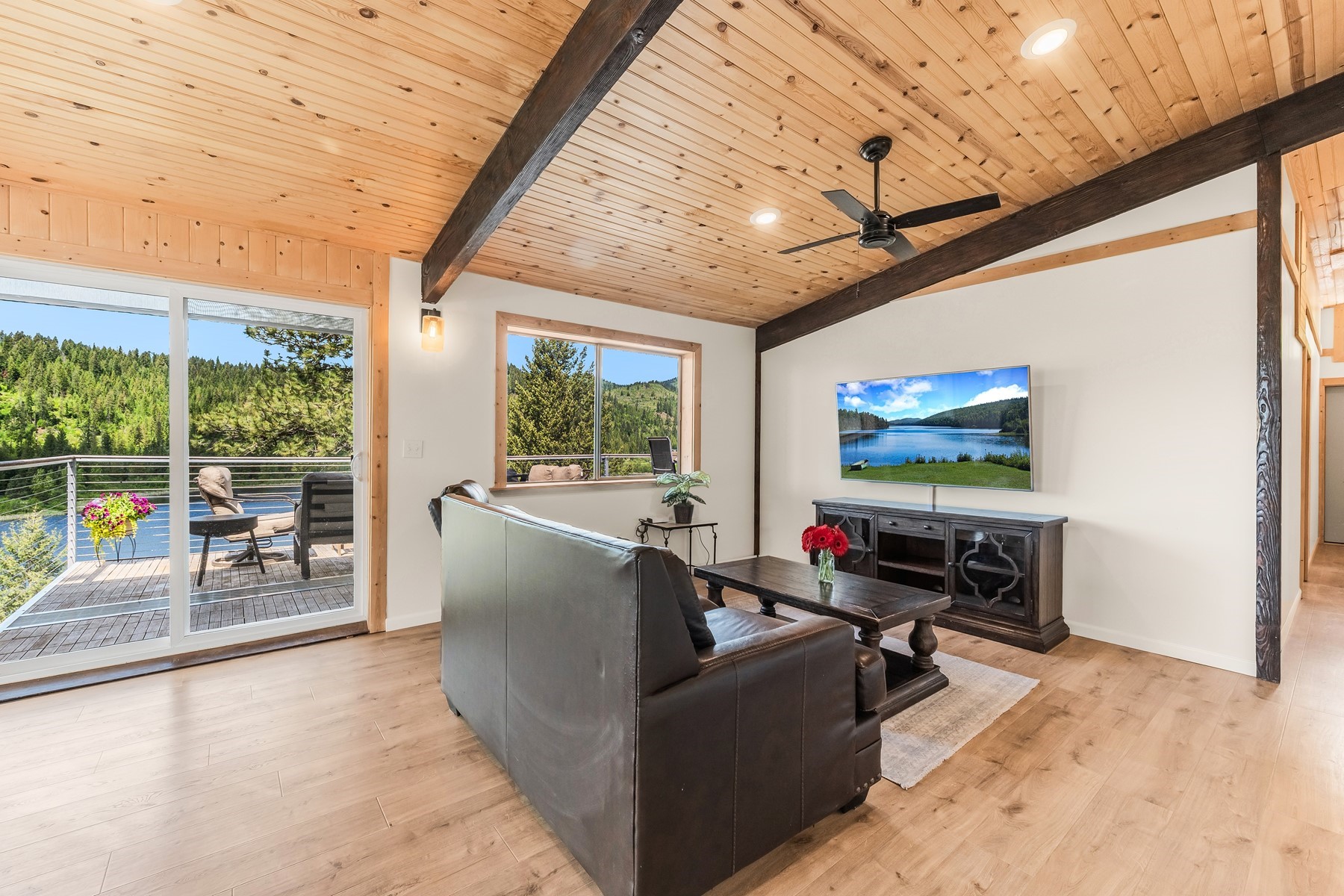  Lake Retreat on Private Acreage - 物件實景
