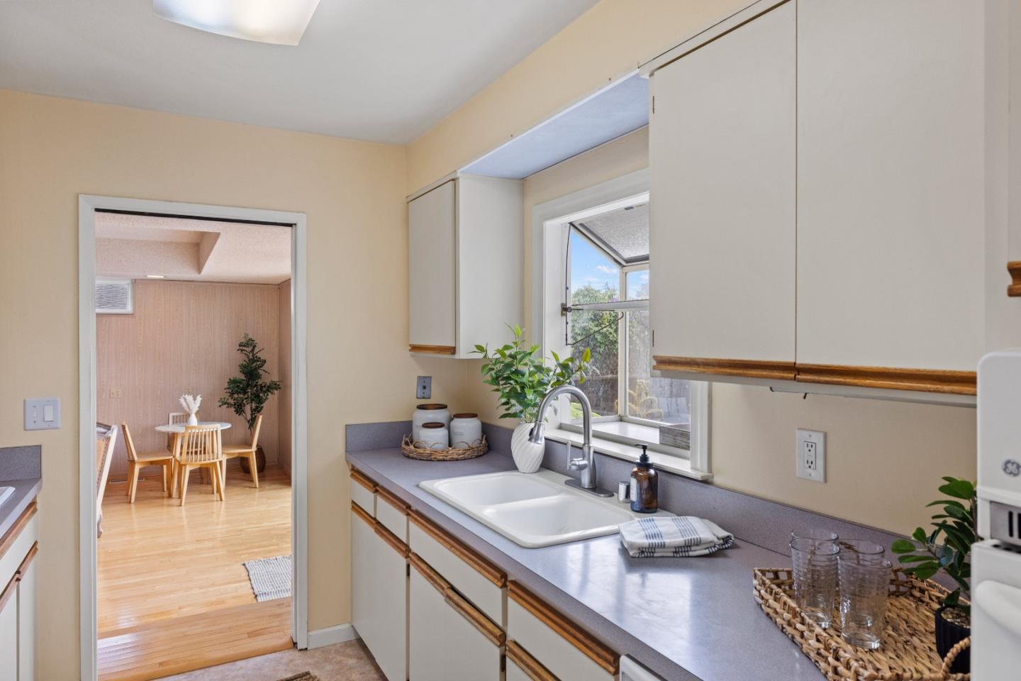 Monterey, California, 93940, United States, 4 Bedrooms Bedrooms, ,3 BathroomsBathrooms,Residential,For Sale,1829502